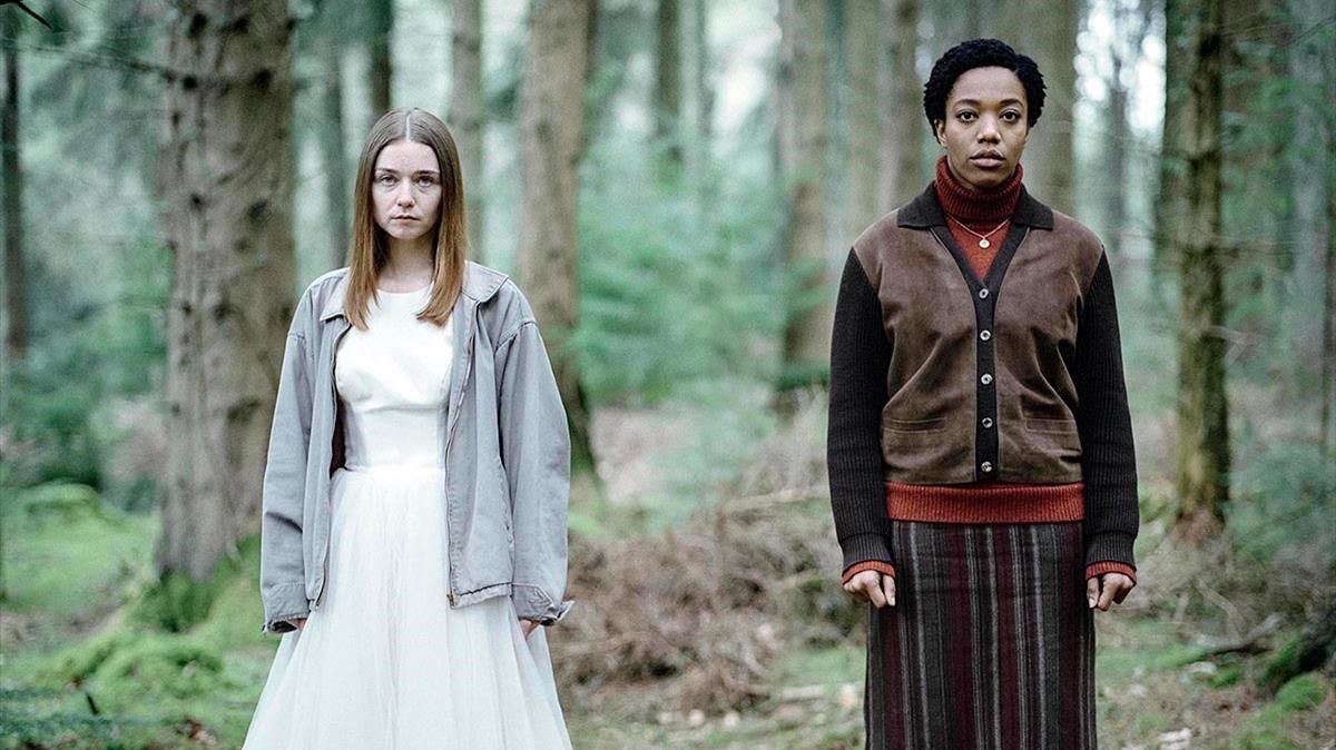 Jessica Barden y Naomi Ackie en ’The end of the f***ing world’. Jessica Barden y Naomi Ackie en ’The end of the f***ing world’.