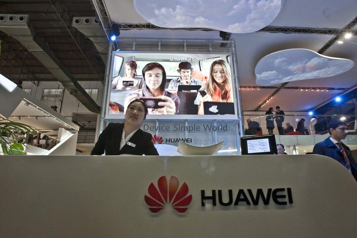 Los líderes de las agencias de inteligencia y otros funcionarios han dicho que les preocupa que Huawei y otras compañías chinas estén en deuda con el Gobierno chino. Los líderes de las agencias de inteligencia y otros funcionarios han dicho que les preocupa que Huawei y otras compañías chinas estén en deuda con el Gobierno chino.