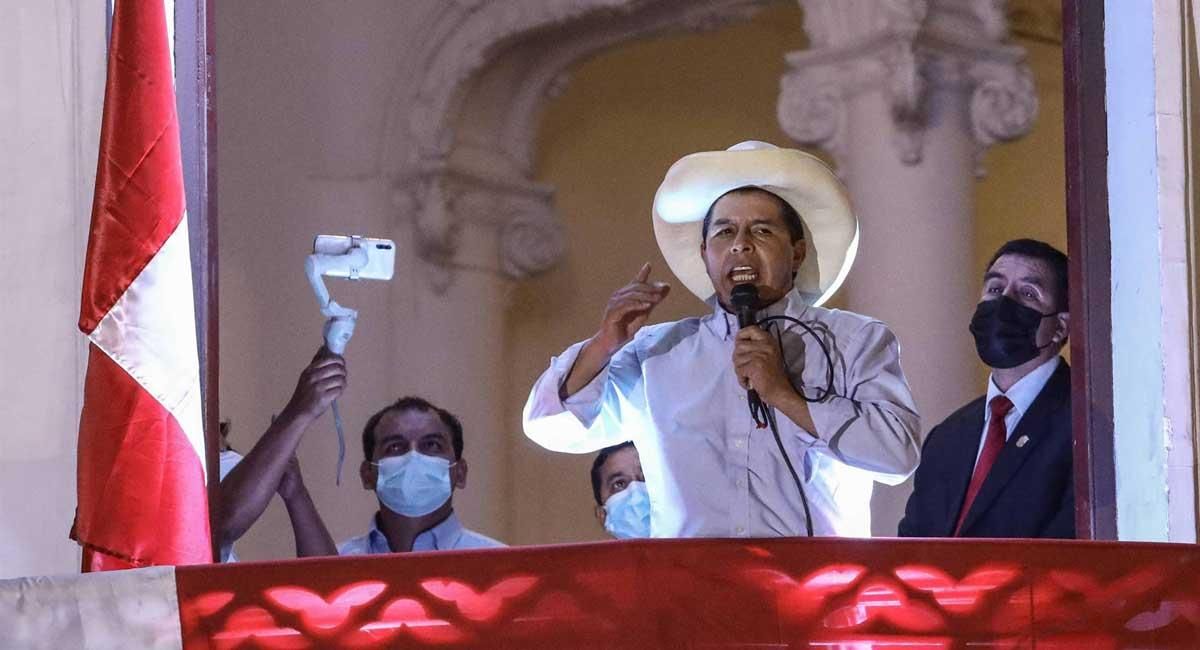 Castillo, durante una intervención ante sus seguidores este sábado en Lima. Castillo, durante una intervención ante sus seguidores este sábado en Lima.