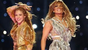 Jennifer Lopez y Shakira durante su actuación musical en la media parte de la Super Bowl de 2020.