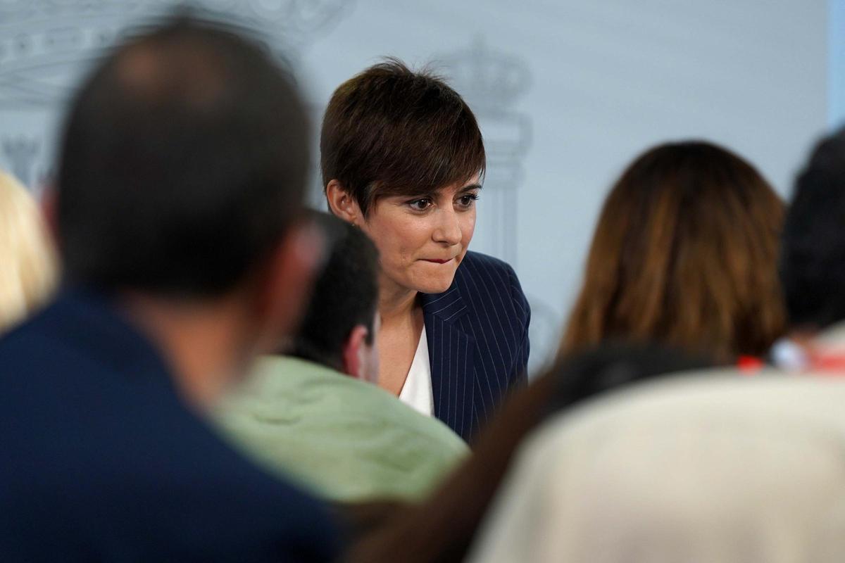 La ministra Portavoz, Isabel Rodríguez, en la rueda de prensa posterior a la reunión al Consejo de Ministros . La ministra Portavoz, Isabel Rodríguez, en la rueda de prensa posterior a la reunión al Consejo de Ministros .