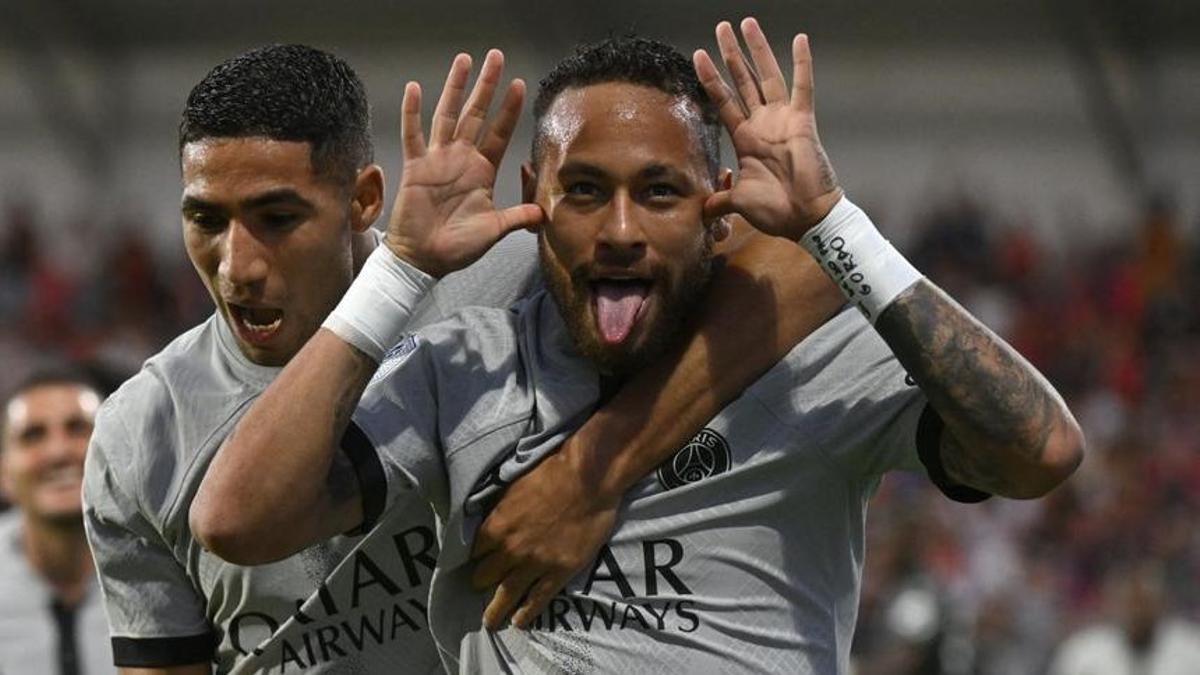 Neymar celebra un gol en un partido del PSG.