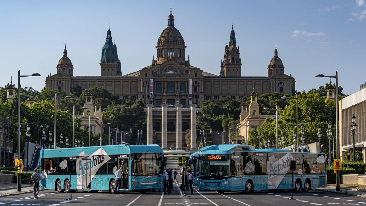 Presentación del nuevo Aerobús, este jueves, en la avenida de la Reina Maria Cristina Presentación del nuevo Aerobús, este jueves, en la avenida de la Reina Maria Cristina