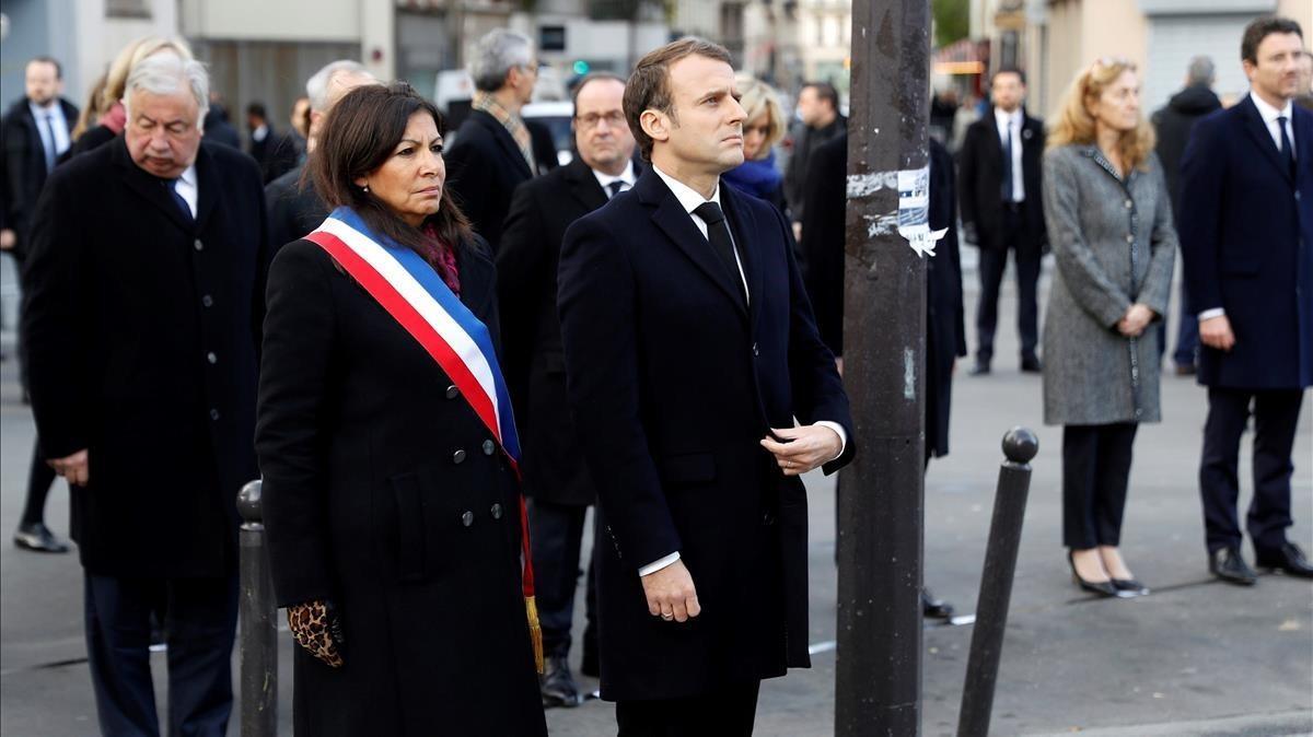 La alcadesa de París, Anne Hidalgo, en un acto con el presidente francés Emmanuel Macron.