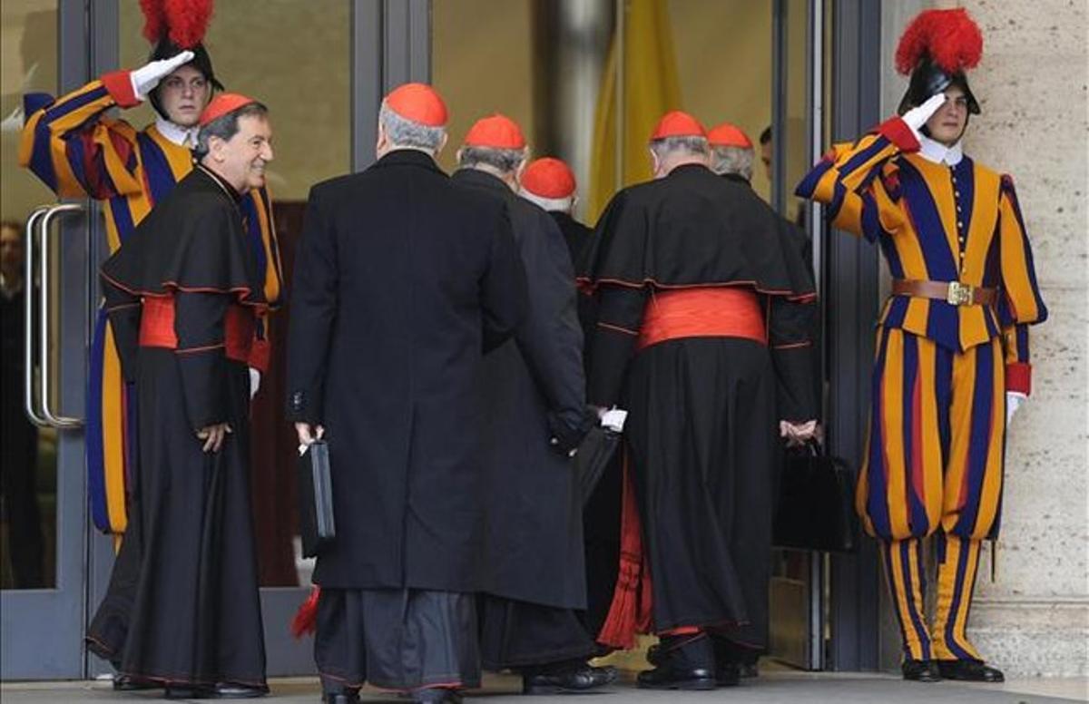 Los cardenales esperarán al jueves para fijar el cónclave