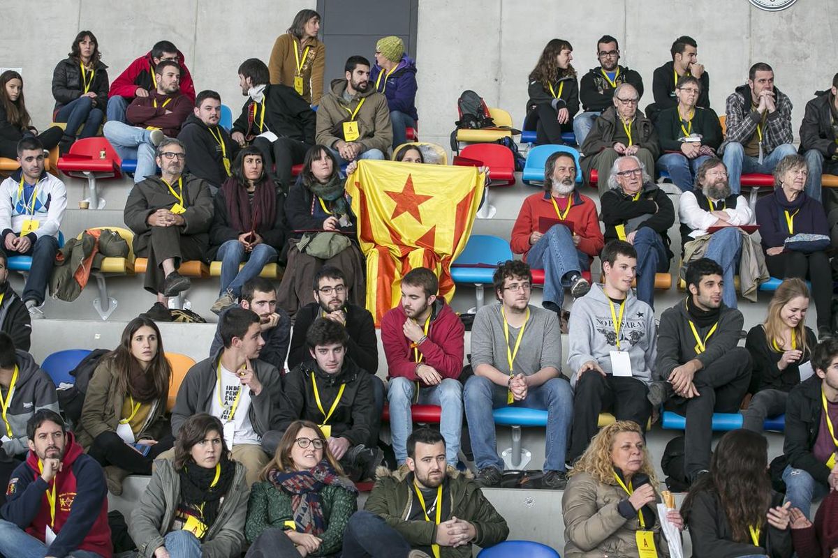 Participantes en la asamblea que la CUP celebró en Sabadell en diciembre del 2015. Participantes en la asamblea que la CUP celebró en Sabadell en diciembre del 2015.