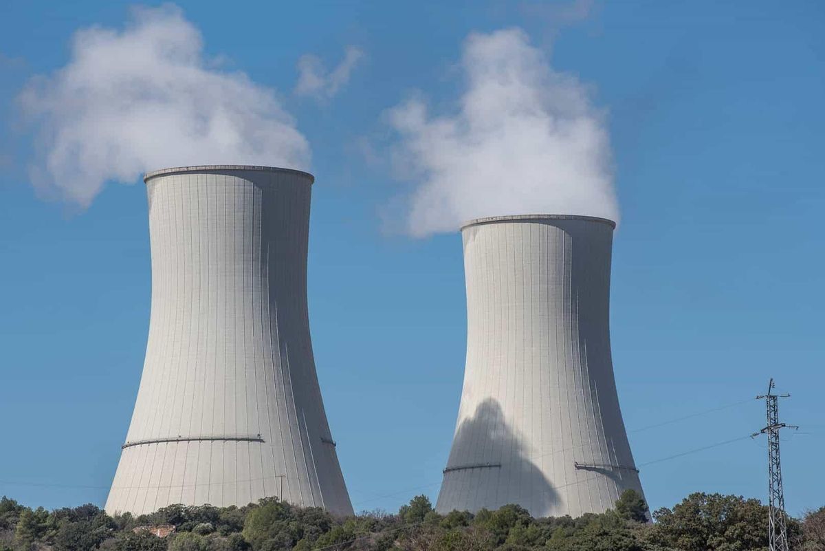 Macron quiere alargar la vida de las centrales nucleares más allá de 50 años Macron quiere alargar la vida de las centrales nucleares más allá de 50 años