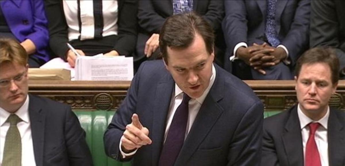 Osborne presenta la revisión de otoño del presupuesto británico, este miércoles en Londres.