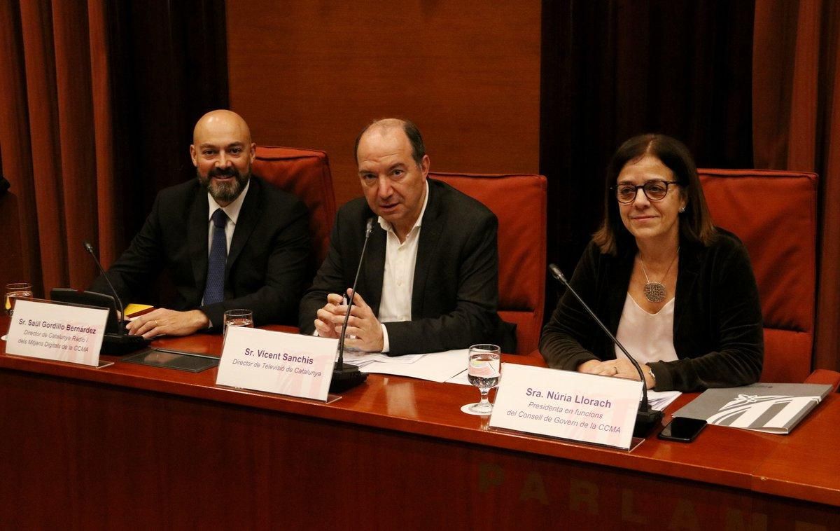 Saül Gordillo, director de Catalunya Ràdio, Vicent Sanchis, director de TVC, y Núria Llorach, presidenta en funciones de la CCMA, en el Parlament. Saül Gordillo, director de Catalunya Ràdio, Vicent Sanchis, director de TVC, y Núria Llorach, presidenta en funciones de la CCMA, en el Parlament.