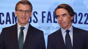 Feijóo, con Aznar, en una conferencia en FAES.