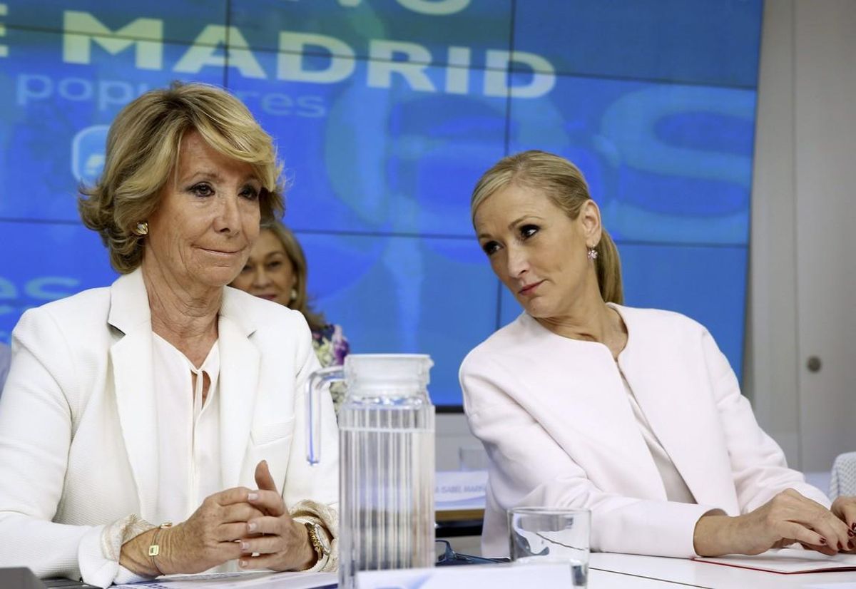 Imagen de archivo de Esperanza Aguirre junto a Cristina Cifuentes en 2015. Imagen de archivo de Esperanza Aguirre junto a Cristina Cifuentes en 2015.