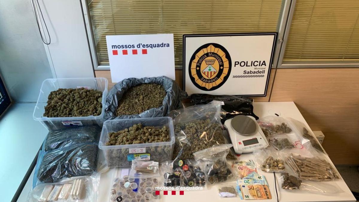 Detinguts els dos responsables d’una associació cannàbica de Sabadell per traficar amb marihuana i haixix