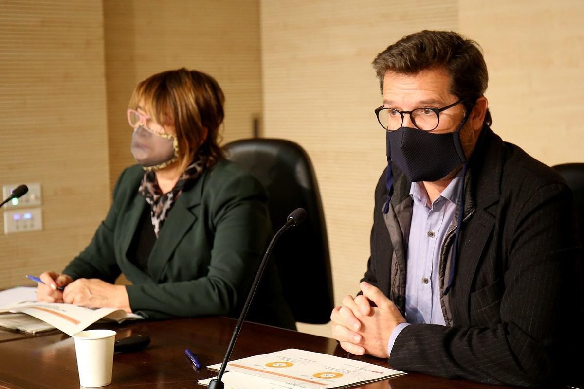 Los tenientes de alcaldía Lluïsa Melgares e Isaac Albert en la presentación de la propuesto de presupuestos 2022 Los tenientes de alcaldía Lluïsa Melgares e Isaac Albert en la presentación de la propuesto de presupuestos 2022
