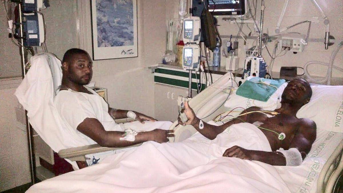 Abidal y su primo, tras la operación. Abidal y su primo, tras la operación.