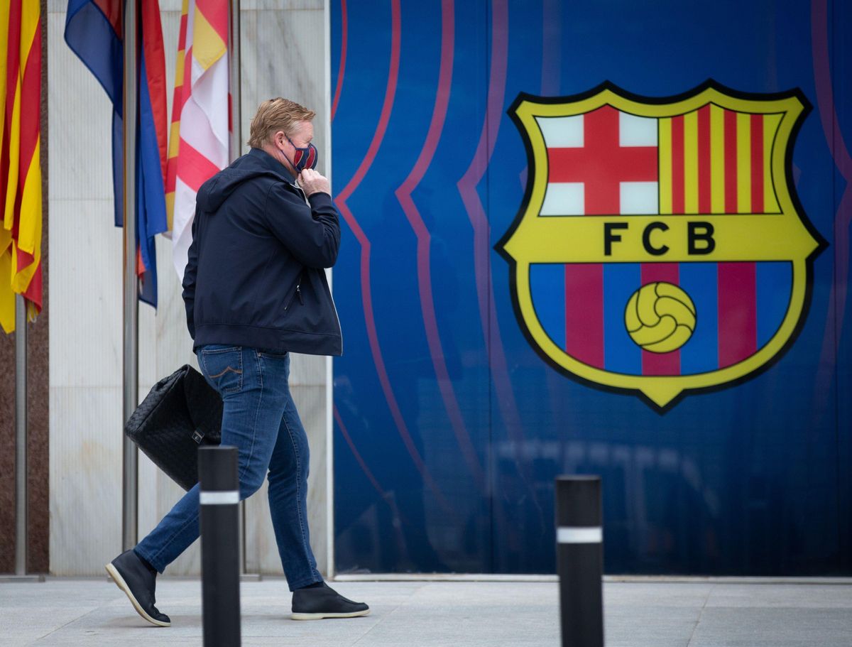 Koeman entra en las oficinas del Camp Nou para charlar con Tusquets y los 3 candidatos. Koeman entra en las oficinas del Camp Nou para charlar con Tusquets y los 3 candidatos.
