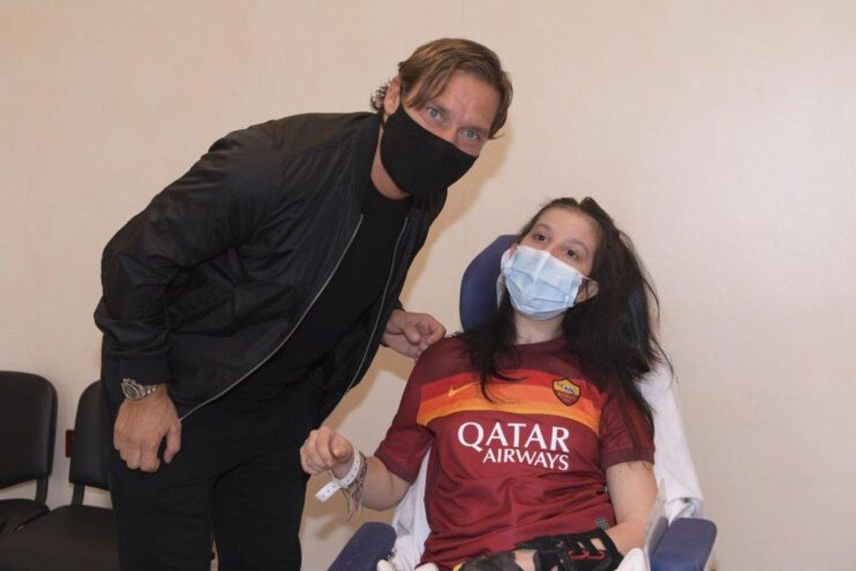 Totti en su visita a Ilenia al hospital. Totti en su visita a Ilenia al hospital.