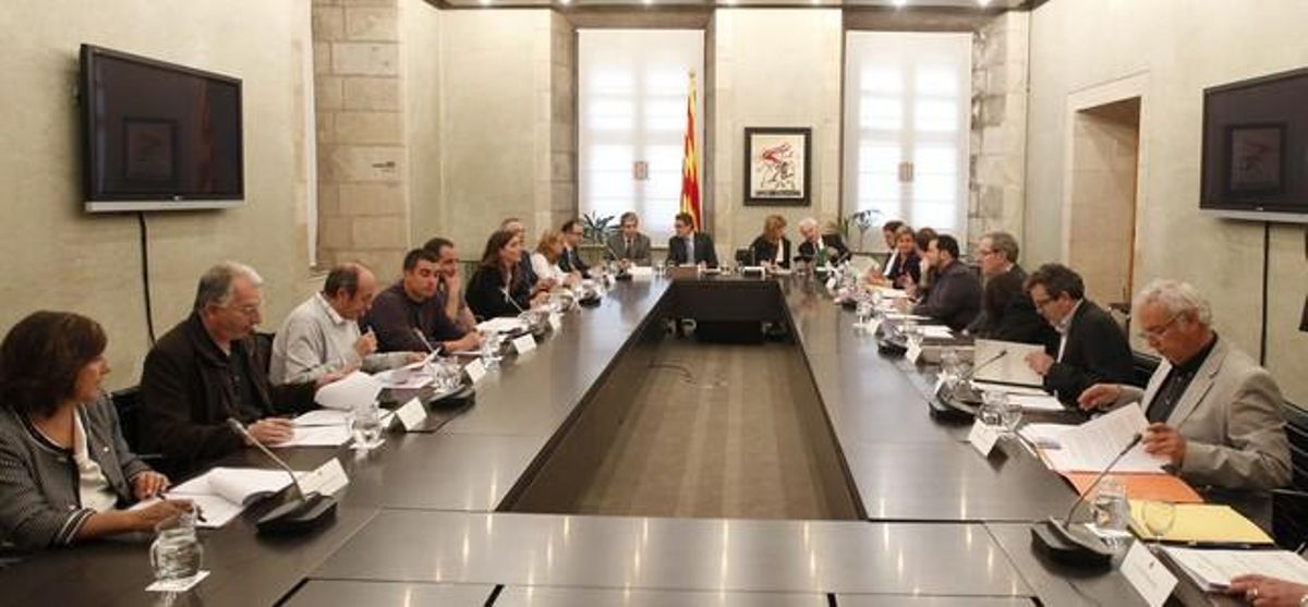 El ’president’ Mas, con los asistentes a la cumbre educativa. El ’president’ Mas, con los asistentes a la cumbre educativa.