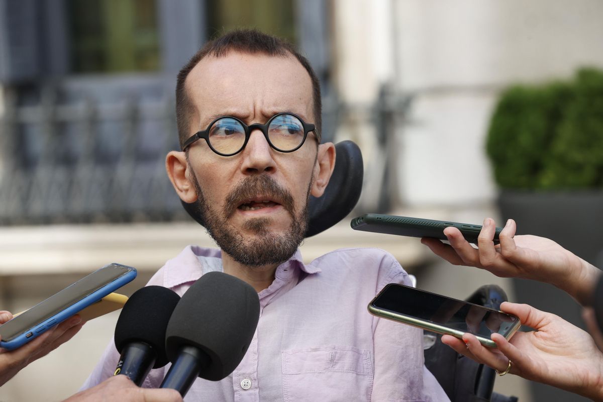 Carta de un lector: "No quieran ocultar la corrupción de los políticos con un posible desliz" Carta de un lector: "No quieran ocultar la corrupción de los políticos con un posible desliz"
