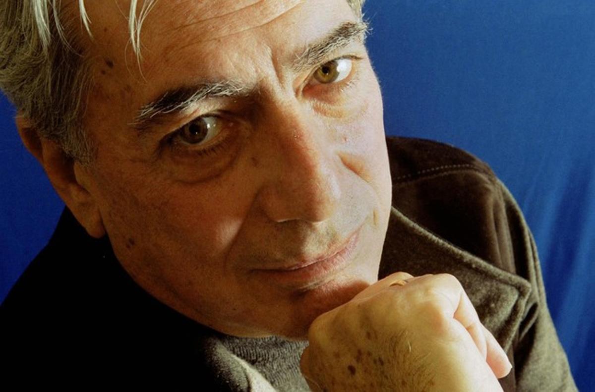 Mario Vargas Llosa, retratado por Daniel Mordzinski en el 2001.