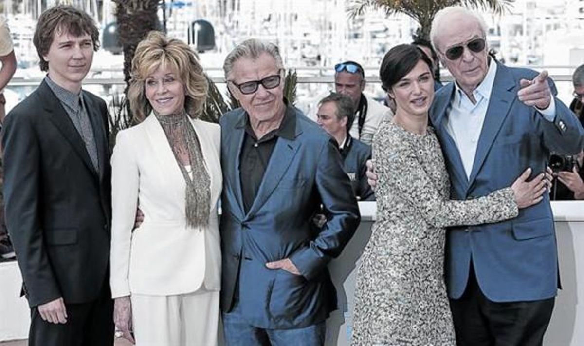 Paul Dano, Jane Fonda, Harvey Keitel, Rachel Weisz y Michael Caine, tras la presentación de ’La juventud’ ayer en Cannes, Paul Dano, Jane Fonda, Harvey Keitel, Rachel Weisz y Michael Caine, tras la presentación de ’La juventud’ ayer en Cannes,