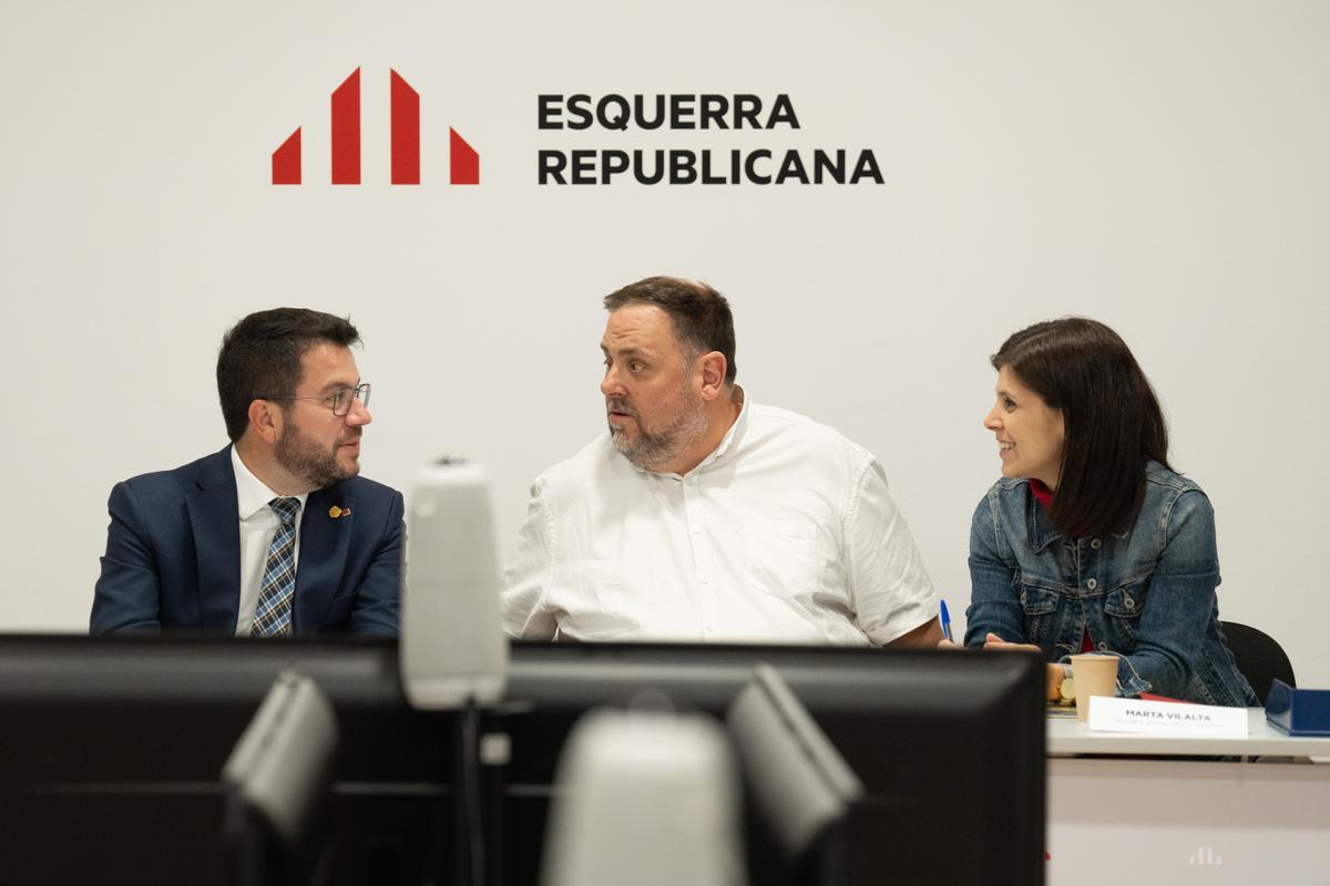 El ’president’, Pere Aragonès; el líder de ERC, Oriol Junqueras; y la portavoz del partido, Marta Vilalta.