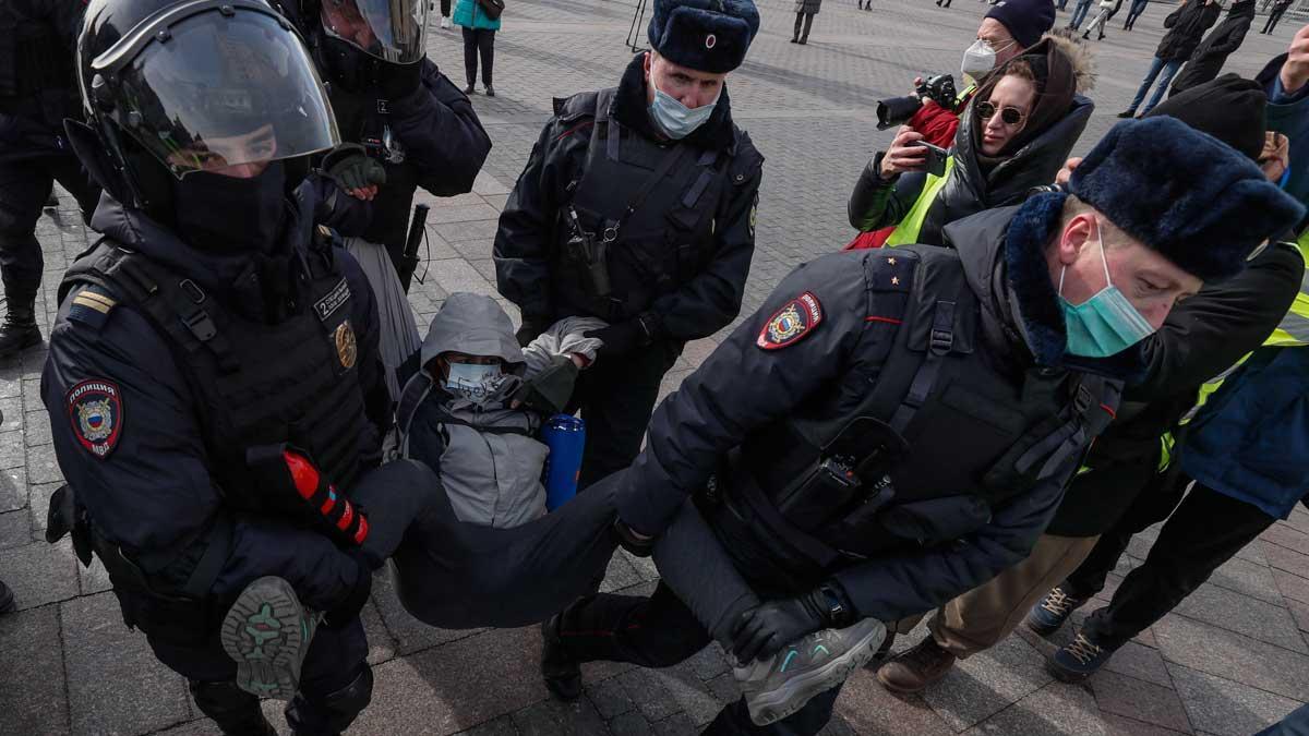 Manifestacions massives i detencions a diverses ciutats russes per la guerra contra Ucraïna