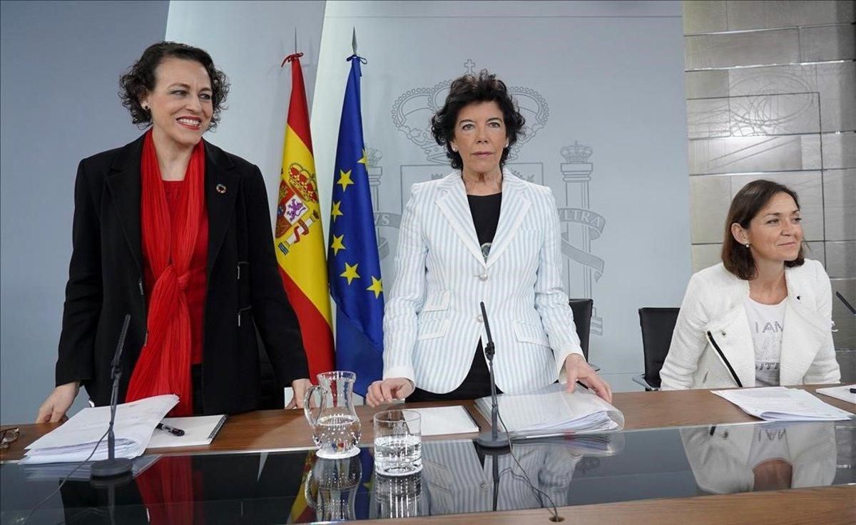 Magdalena Valerio, Isabel Celaá y Reyes Maroto, en una rueda de prensa posterior al Consejo de Ministros. Magdalena Valerio, Isabel Celaá y Reyes Maroto, en una rueda de prensa posterior al Consejo de Ministros.