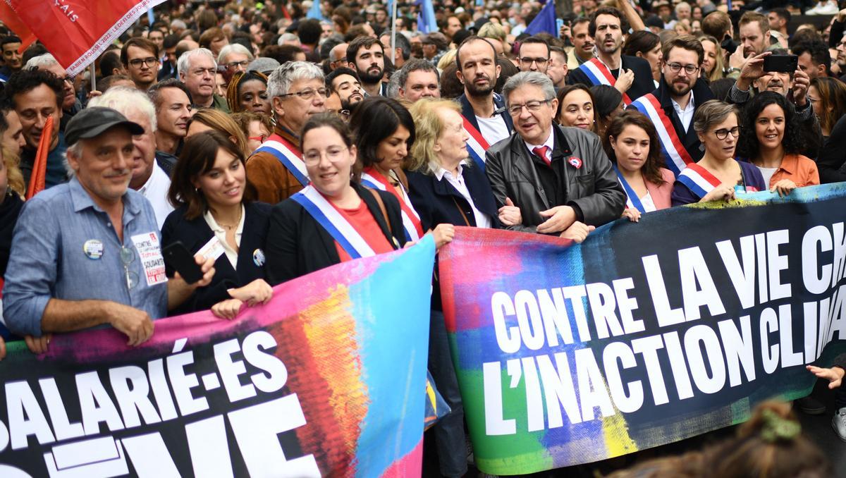 Manifestación contra el aumento del coste de vida y la inacción climática convocada por la coalición de izquierda francesa NUPES (Nueva Unión Ecológica y Social Popular) en París.