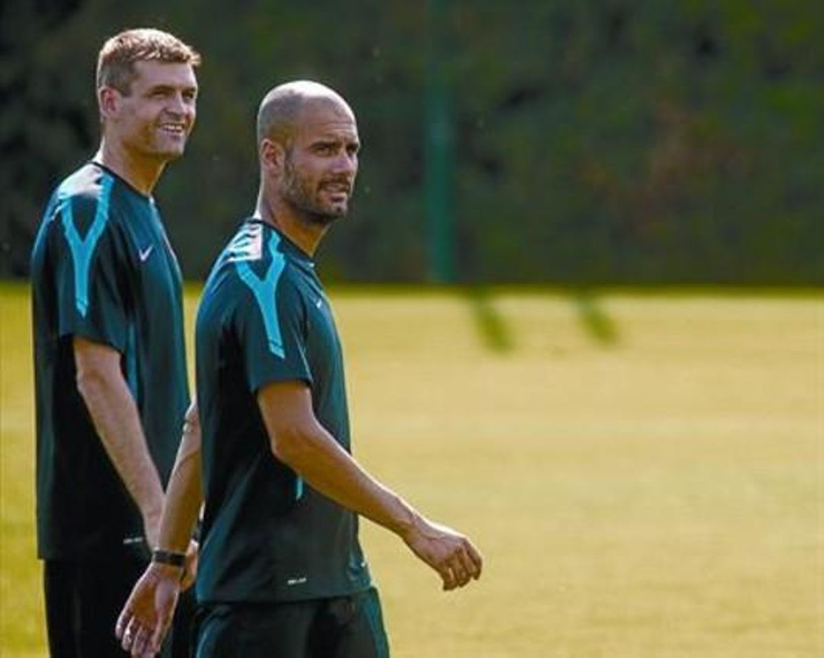 Vilanova y Guardiola, en un entrenamiento del Barcelona. Vilanova y Guardiola, en un entrenamiento del Barcelona.