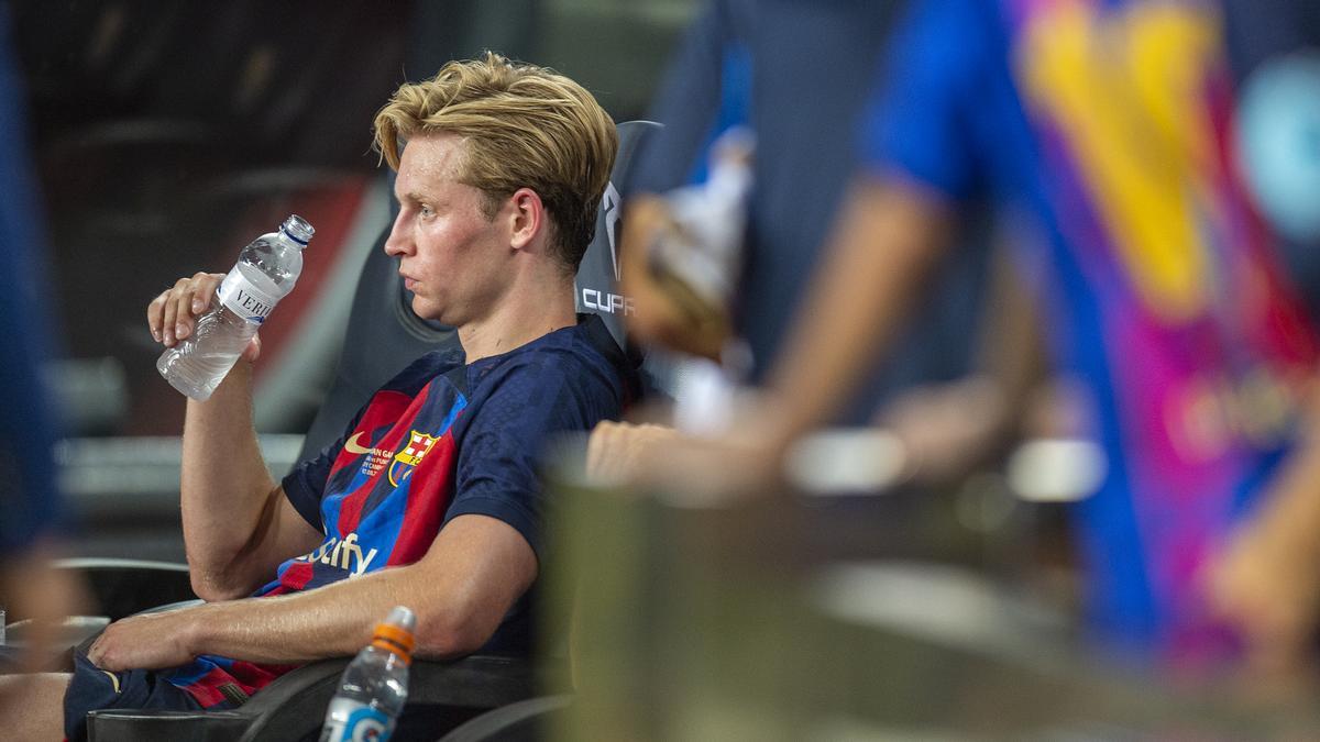 El dilema de De Jong té en suspens el Barça