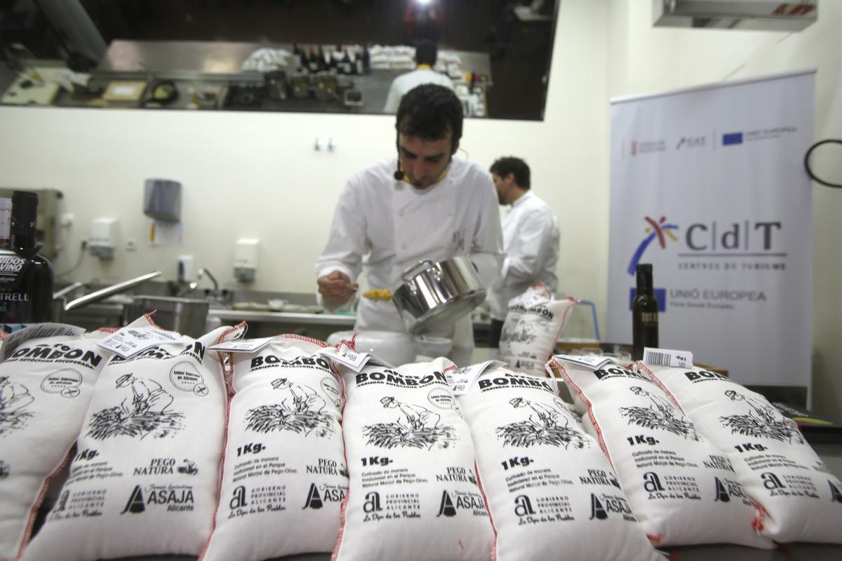 Un hongo amenaza con acabar con el arroz bomba, autóctono de la Comunitat Valenciana