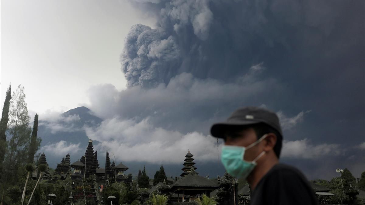 Alerta roja per a l'aviació per l'erupció d'un volcà a Bali Alerta roja per a l'aviació per l'erupció d'un volcà a Bali