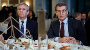 Alfonso Rueda, presidente de la Xunta de Galicia, y Alberto Núñez Feijóo, líder del PP, este martes en Madrid. 