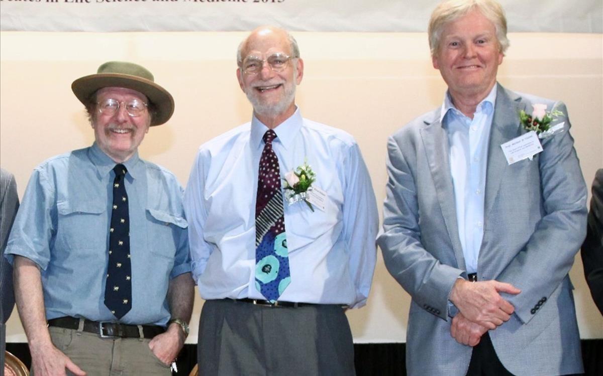 Jeffrey C  Hall,  Michael Rosbash  y Michael W  Young, los premios Nobel del 2017.