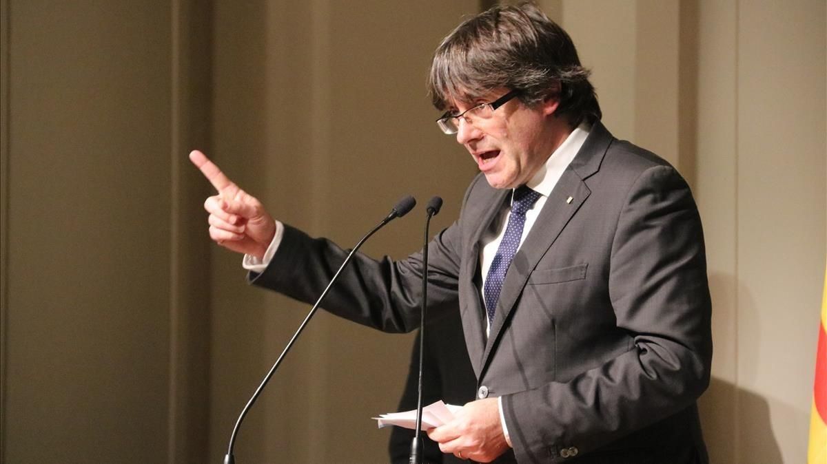 Carles Puigdemont, durante su discurso en el acto de Bruselas con alcaldes del pasado 7 de noviembre. Carles Puigdemont, durante su discurso en el acto de Bruselas con alcaldes del pasado 7 de noviembre.