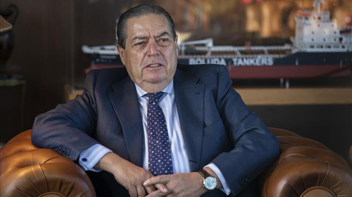 El naviero y presidente de la Asociación de Empresarios Valencianos (AVE) Vicente Boluda en su despacho. El naviero y presidente de la Asociación de Empresarios Valencianos (AVE) Vicente Boluda en su despacho.