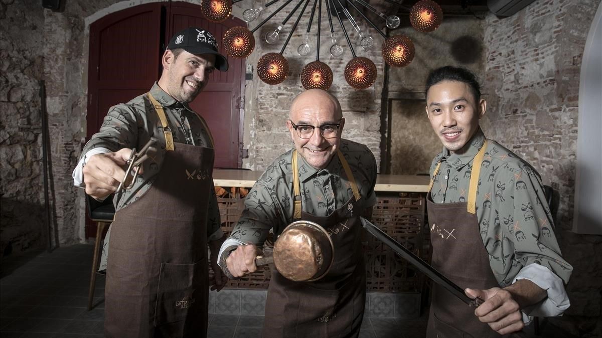 Aitor Olabegoya, Quim Márquez y Luis Chiang, armados ante los venerables muros de Hidden Boqueria. Aitor Olabegoya, Quim Márquez y Luis Chiang, armados ante los venerables muros de Hidden Boqueria.