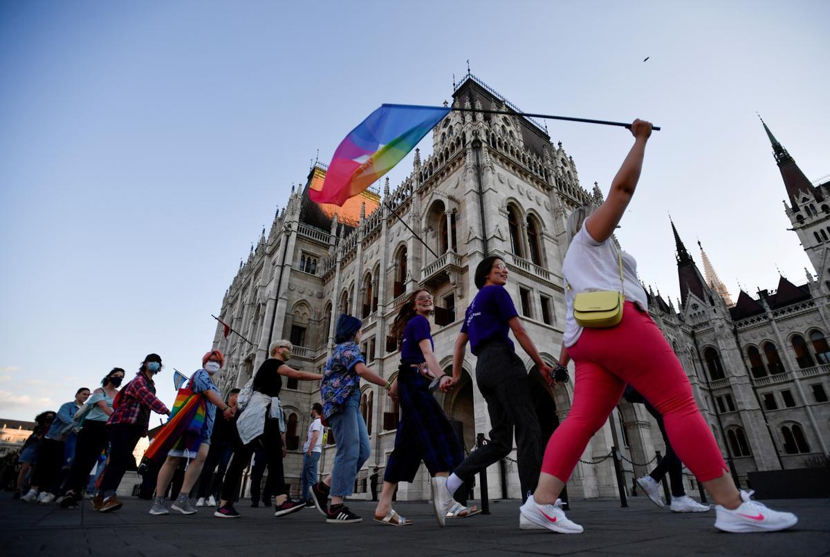 Manifestación en Budapest el pasado 14 de junio contra la ley contra el colectivo LGTBI del primer ministro Viktor Orbán.