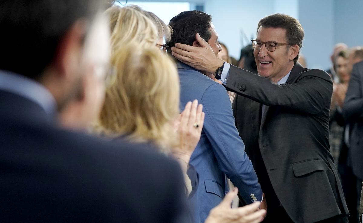 Alberto Núñez Feijóo, este martes, a la llegada de la junta directiva nacional del Partido Popular.