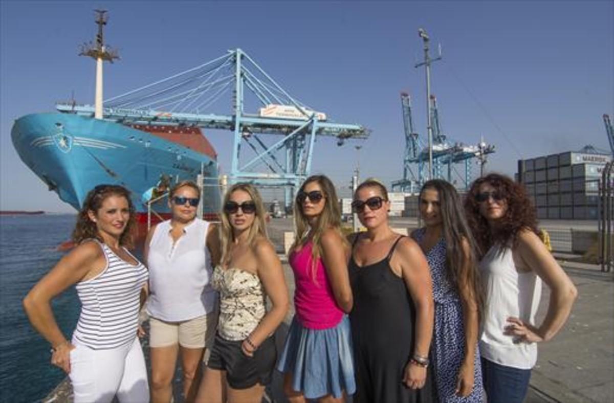 Mujeres que protestaron por la negativa del puerto de Algeciras a contratar estibadoras, en una imagen de archivo.