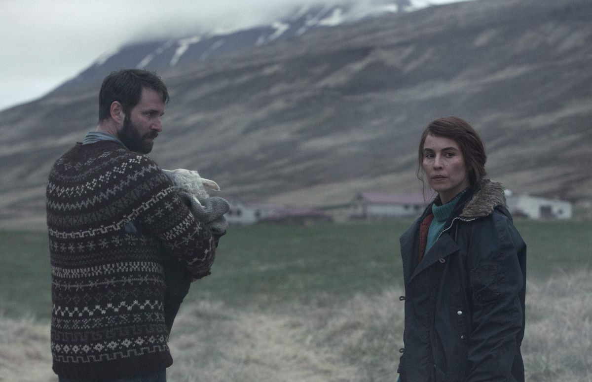 Hilmir Snær Guðnason y Noomi Rapace en ’Lamb’. Hilmir Snær Guðnason y Noomi Rapace en ’Lamb’.
