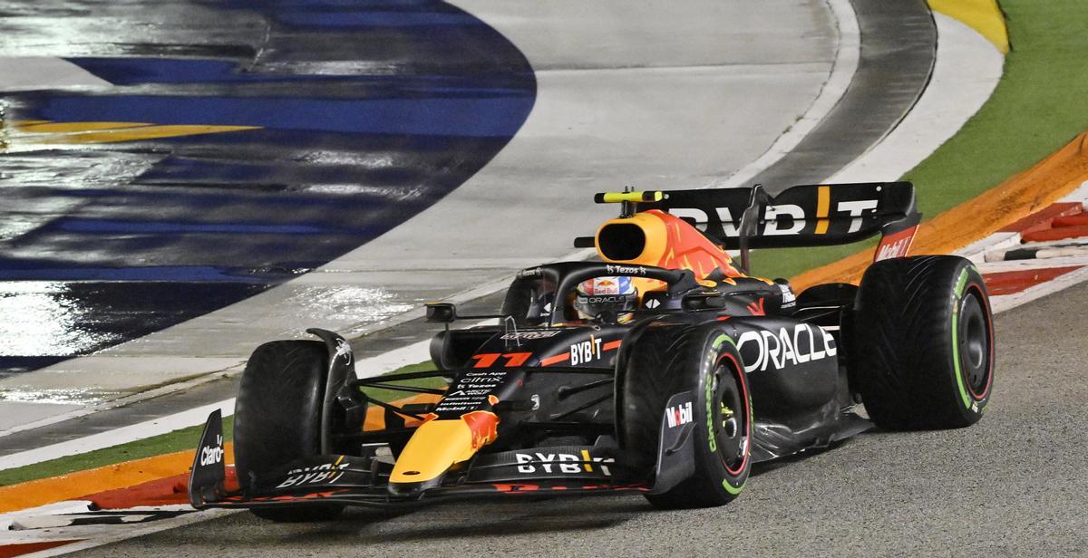 El mexicano Sergio Pérez (Red Bull), durante el GP de Singapur en el que ha conseguido su segunda victoria de la temporada.