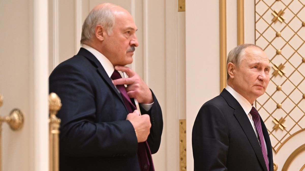 El Presidente Bielorruso Aleksander Lukashenko, Ingresado En Un ...