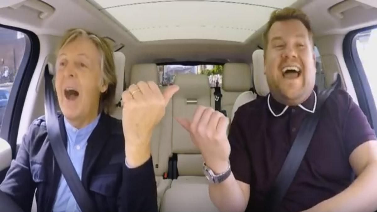Paul McCartney y James Corden cantan en ’Carpool Karaoke’. Paul McCartney y James Corden cantan en ’Carpool Karaoke’.