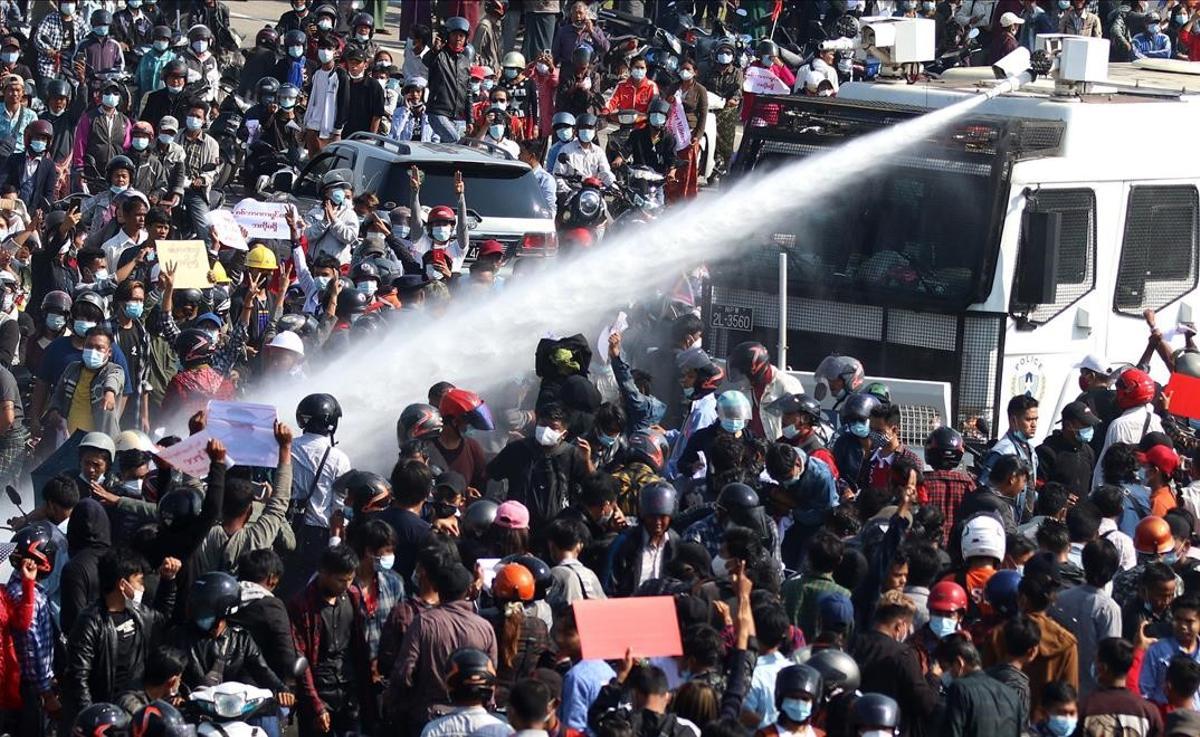 Las protestas contra la asonada se extienden por toda Birmania