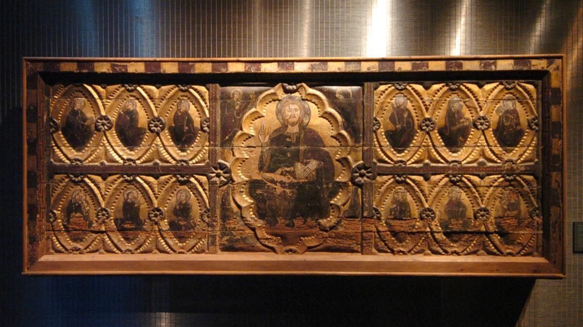 Frontal del Salvador de Berbegal, uno de los pocos ejemplares del llamado ’arte del 1200’. Frontal del Salvador de Berbegal, uno de los pocos ejemplares del llamado ’arte del 1200’.