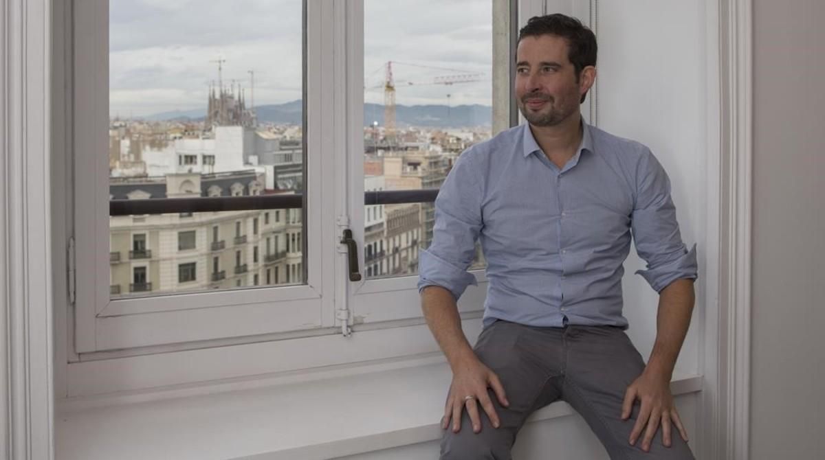 Wass posa en la sede de la compañía en Barcelona. Wass posa en la sede de la compañía en Barcelona.