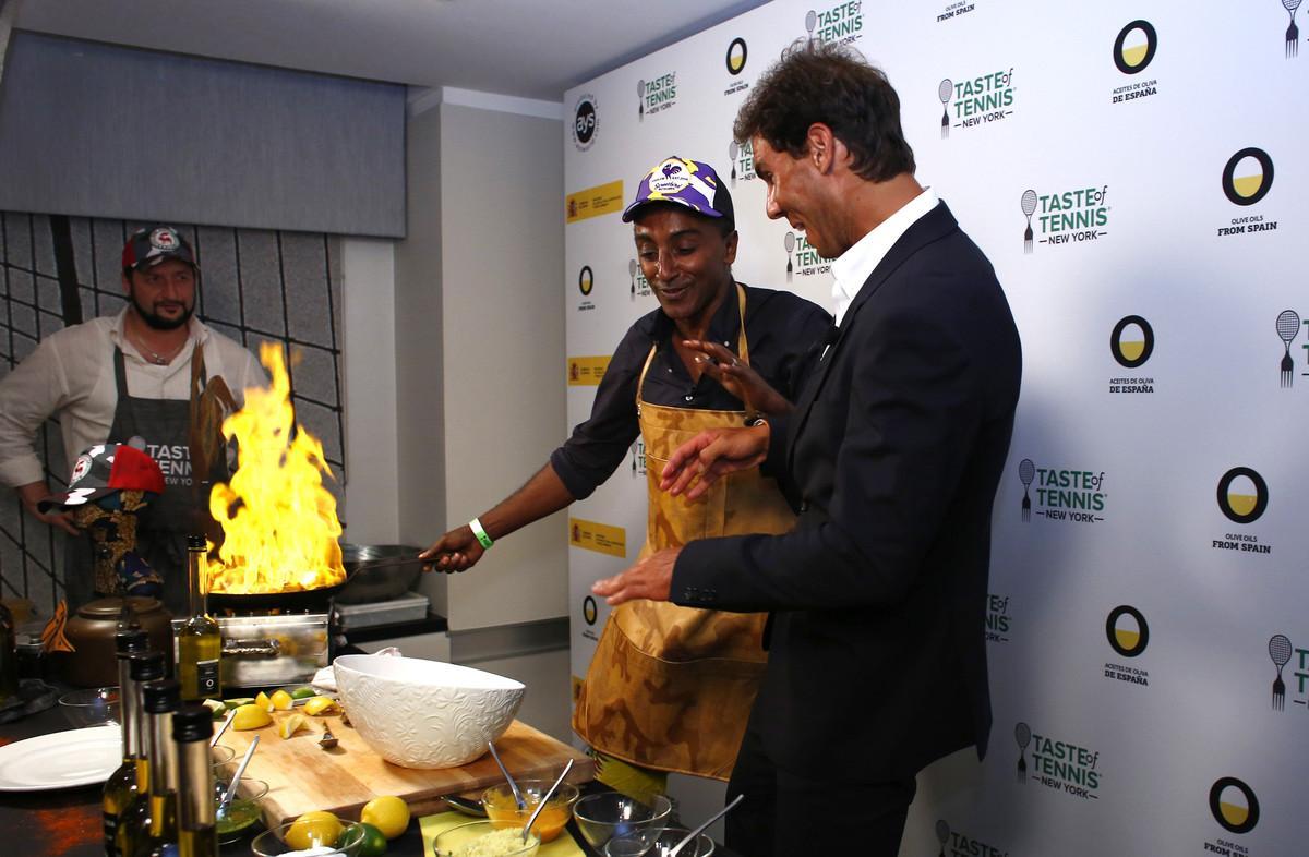 Rafa Nadal y el chef Marcus Samuelsson, durante su participación en el evento Taste of tennis, en Nueva York.