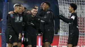 Los jugadores del PSG celebran el segundo gol ante el Brest, en el último partido de Liga.
