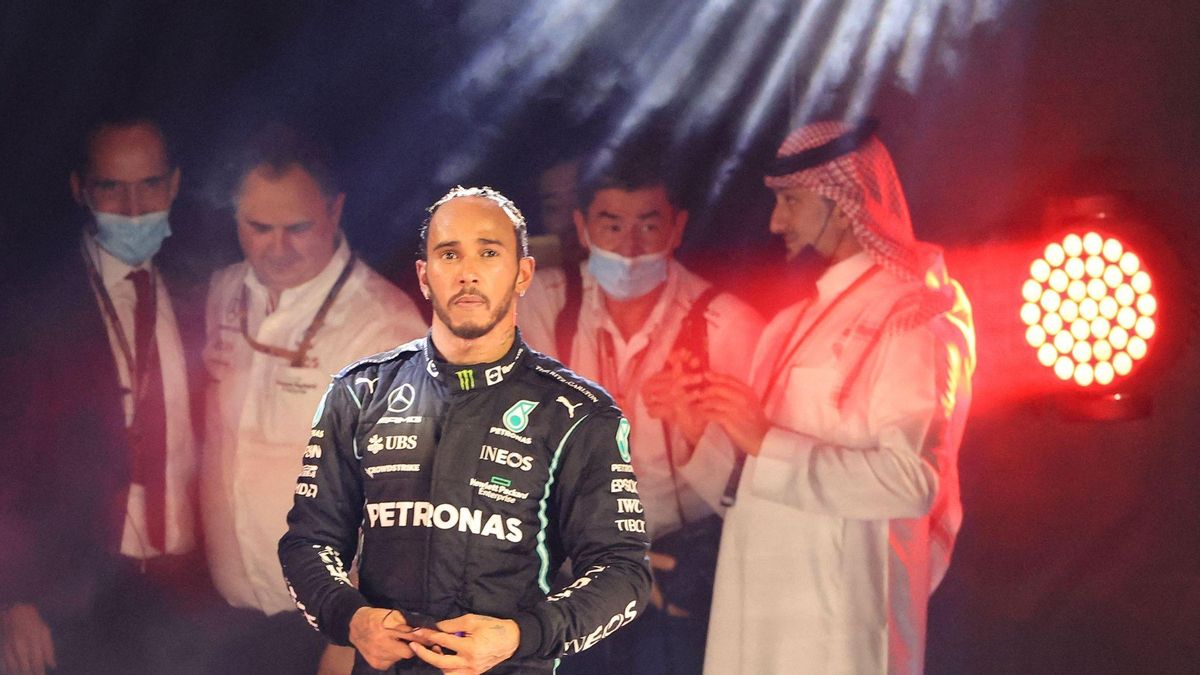 Hamilton s’emporta un duel boig amb Verstappen a l’Aràbia Saudita Hamilton s’emporta un duel boig amb Verstappen a l’Aràbia Saudita